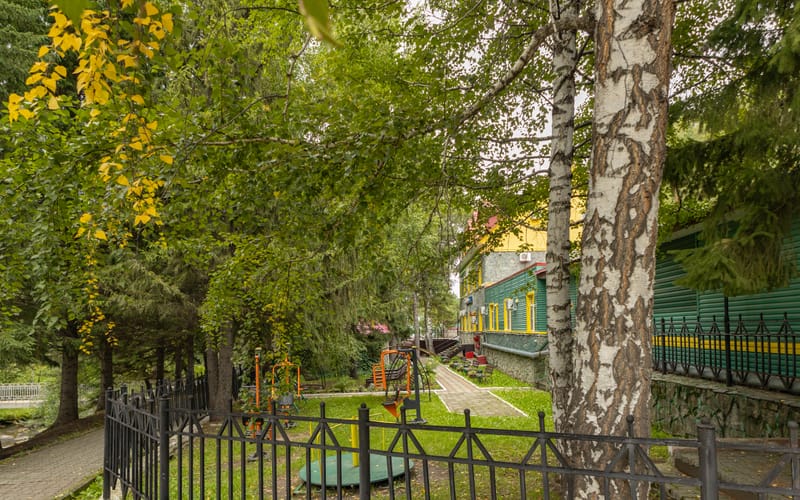 Зелёная территория у корпуса Cabana